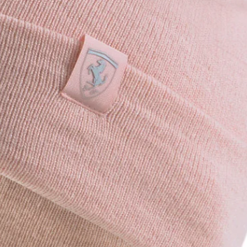 Gorro Ferrari SPTWR estilo clásico en cuarzo rosa 2022