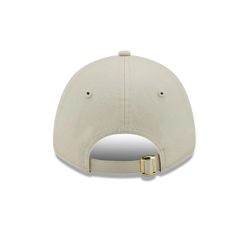 New York Yankees baseball cap, beige