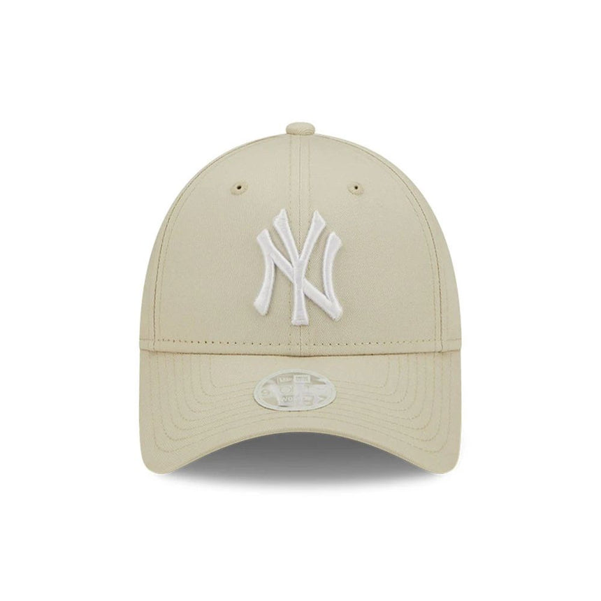Gorra Essential 9FORTY de la Liga Femenina de los Yankees de Nueva York, beige