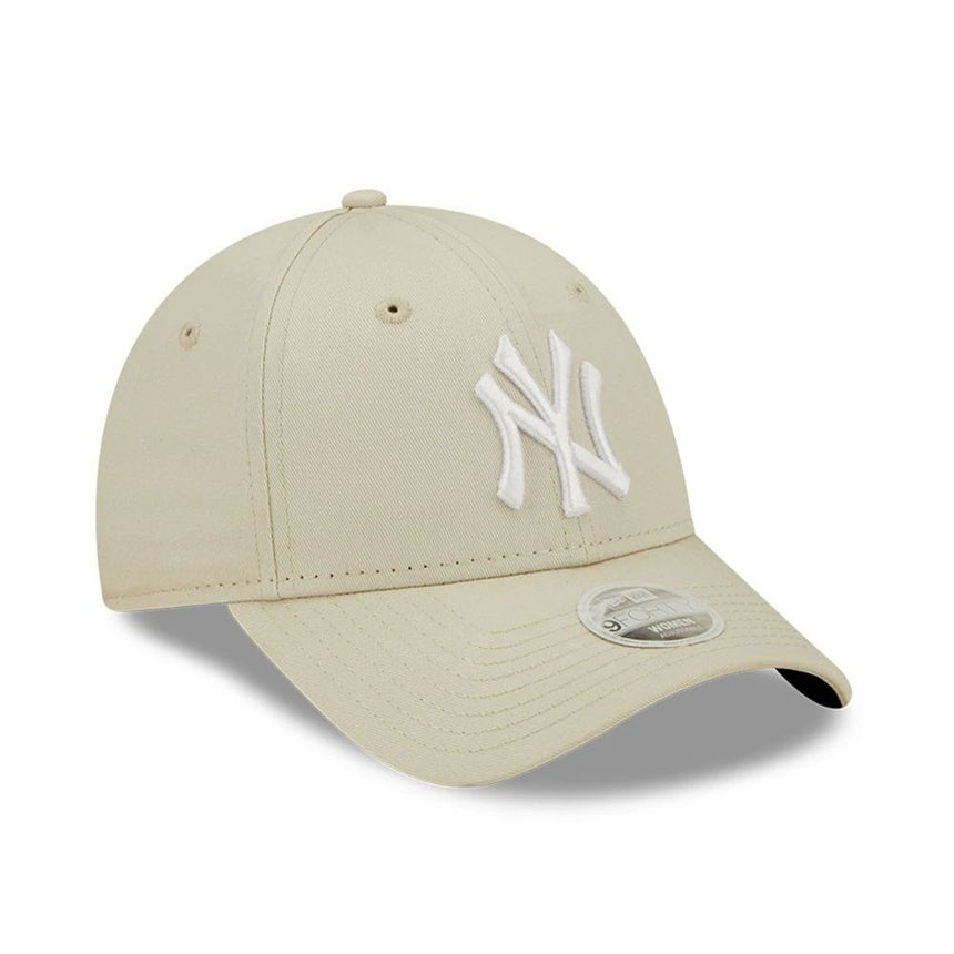 Gorra Essential 9FORTY de la Liga Femenina de los Yankees de Nueva York, beige